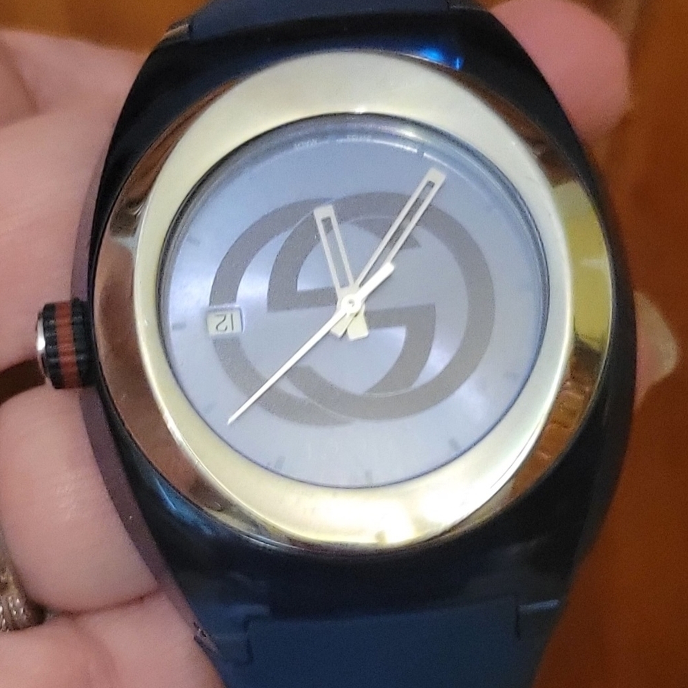 Gucci Blue Unisex Wristwatch